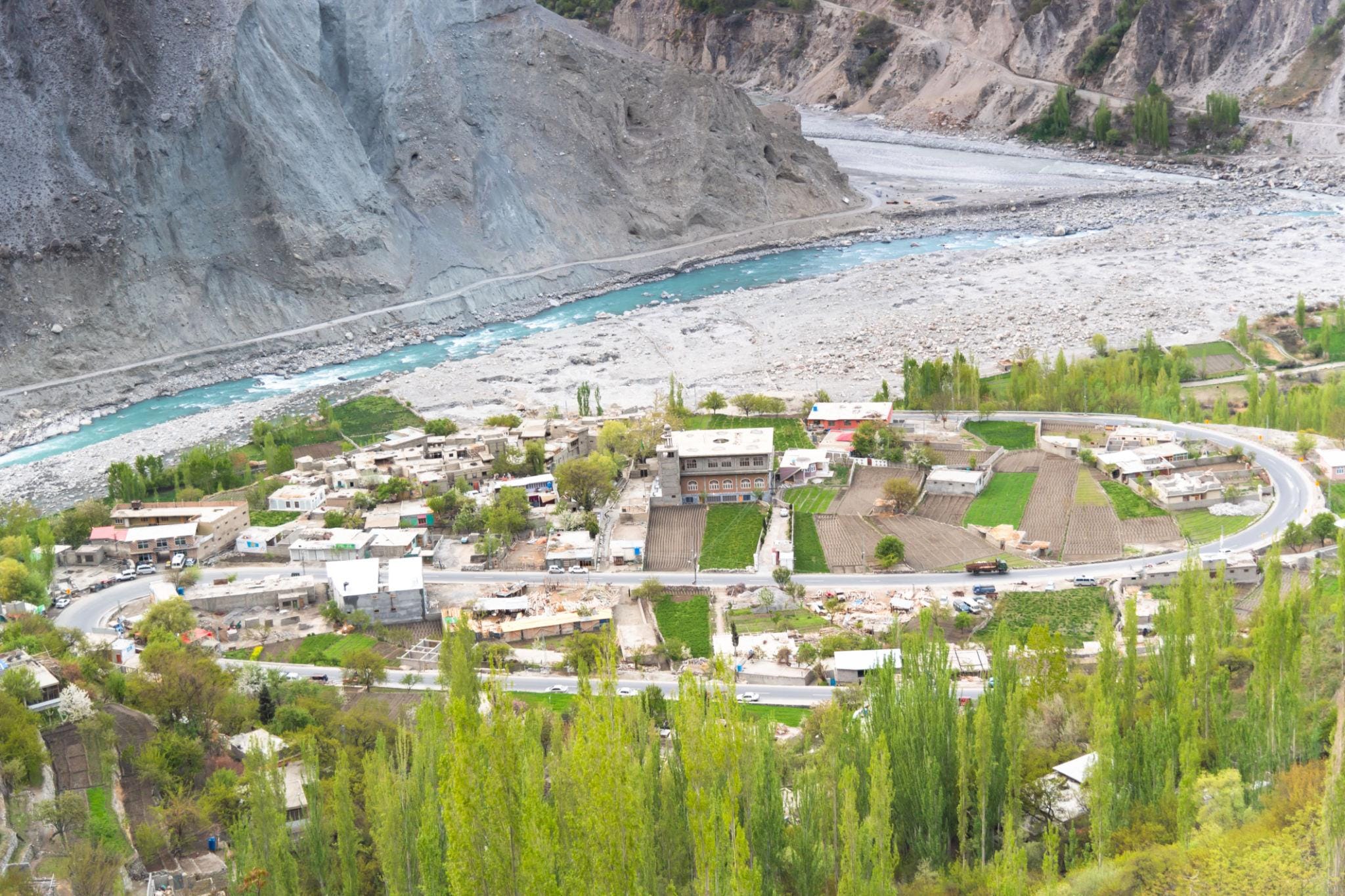 Hunza Valley: स्थानिक संस्कृती, पारंपरिक पोशाख आणि जीवनशैली