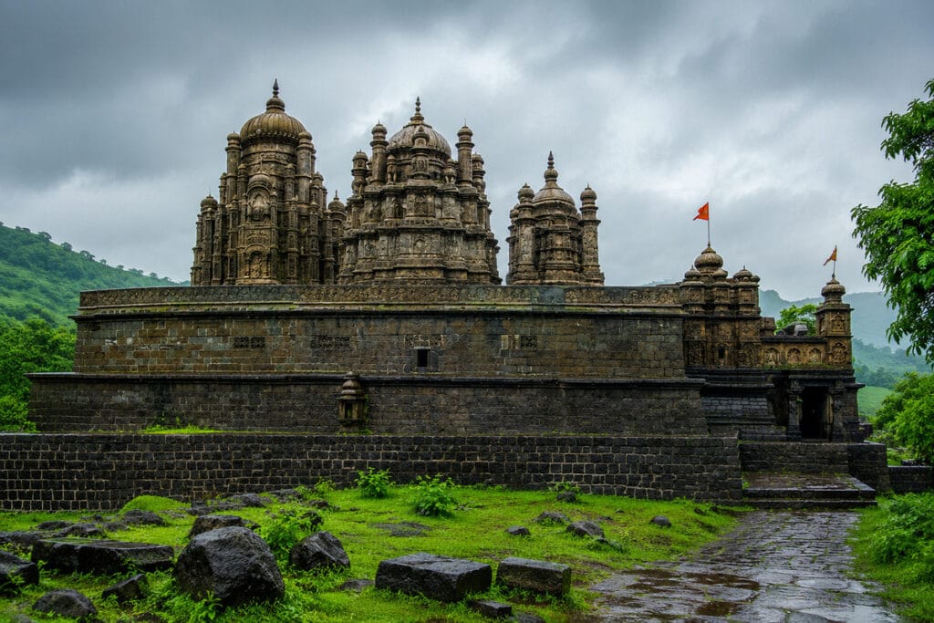 पुण्याजवळील पावसाळ्यातील सुंदर मंदिरे