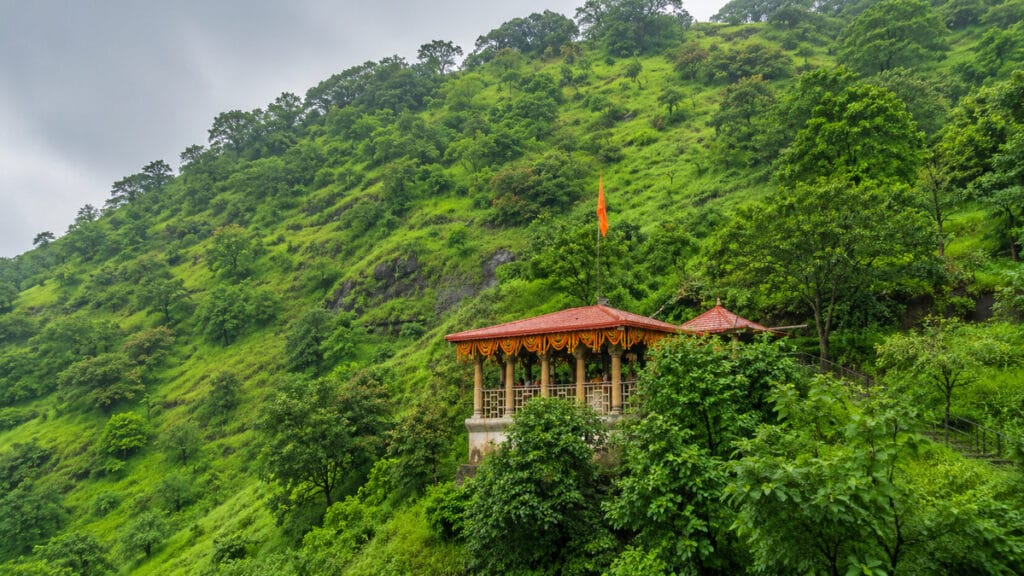 पुण्याजवळील पावसाळ्यातील सुंदर मंदिरे